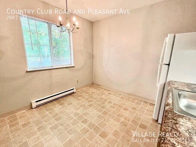 Building Photo - 607 Country Club Rd