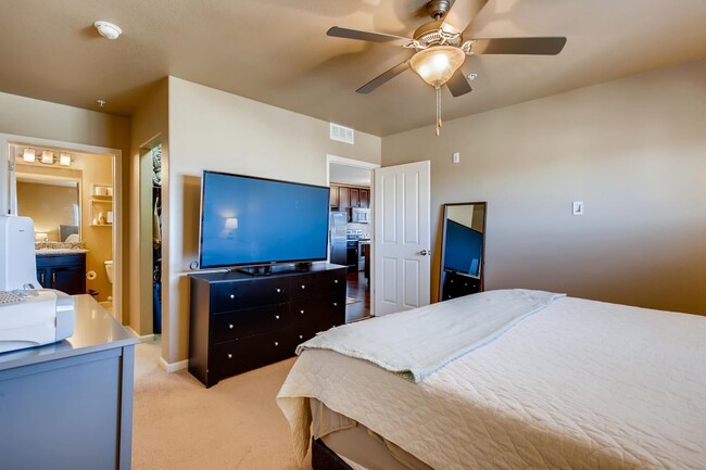 Building Photo - Evolve Real Estate: Beautiful 2 bedroom Pl...