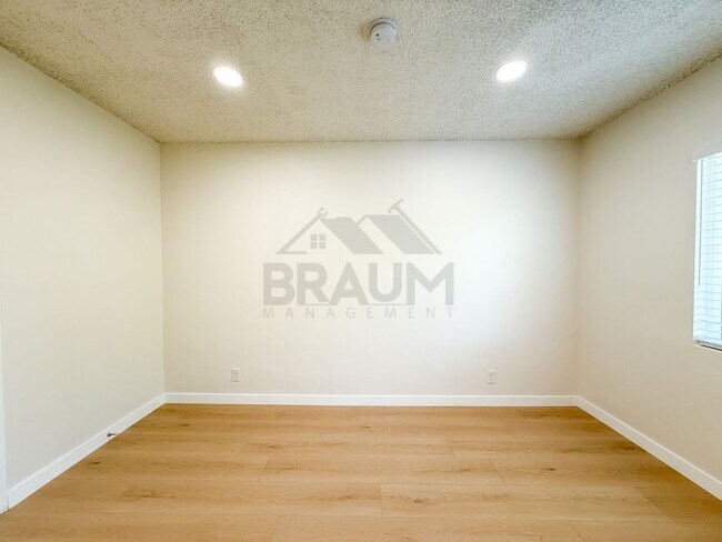 Building Photo - 13115 Oxnard St