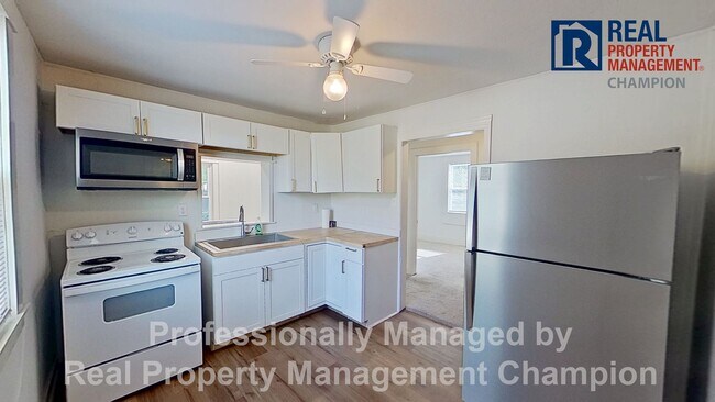 Building Photo - Fully Updated 3 BD/1 BA Cottage w/Covered Porch, Off-Street Parking, W/D Included