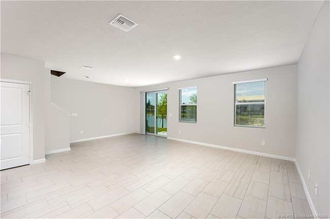 Building Photo - 407 Salisbury Cir