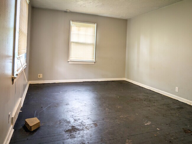 Building Photo - 7470 Sharon Dr