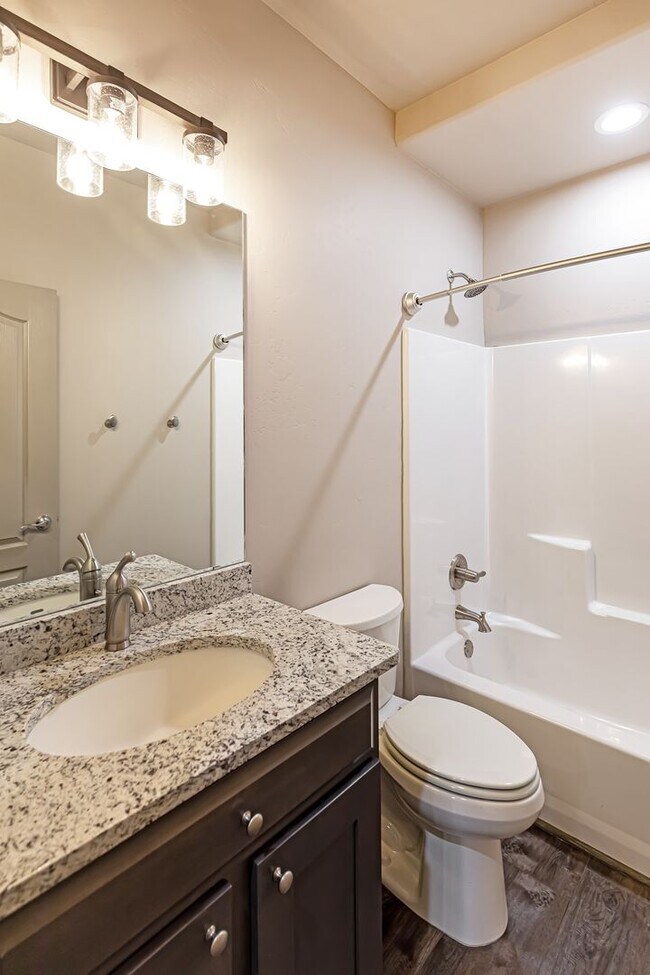 Building Photo - 901 Adams Ave