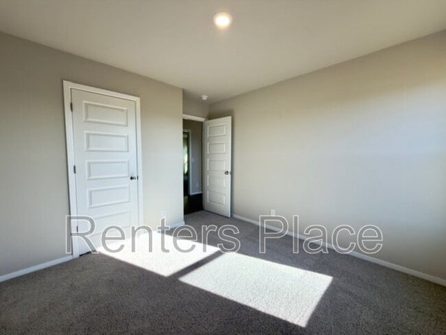 Building Photo - 1105 W Lawton Rd