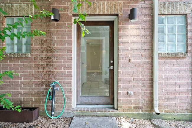 Building Photo - 2154 Arabelle St