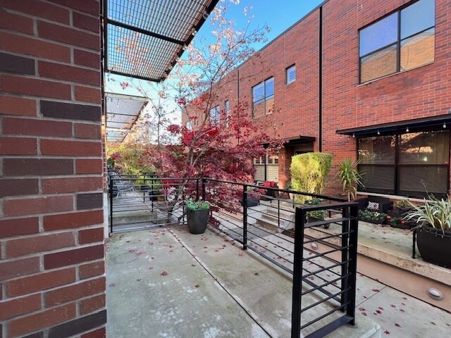 Building Photo - 1326 E Sutter Walk