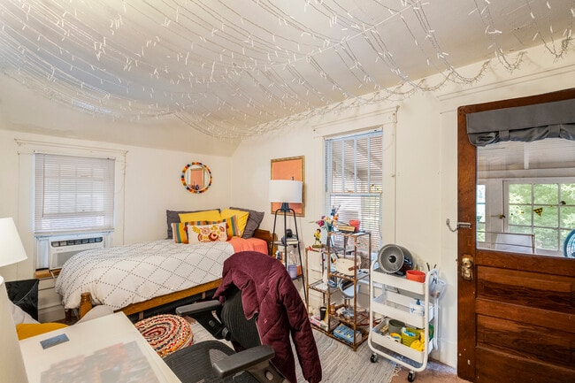 Building Photo - 1117 S Forest Ave