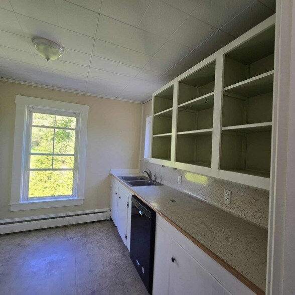 Building Photo - 230-232 Spruce Ln Ext