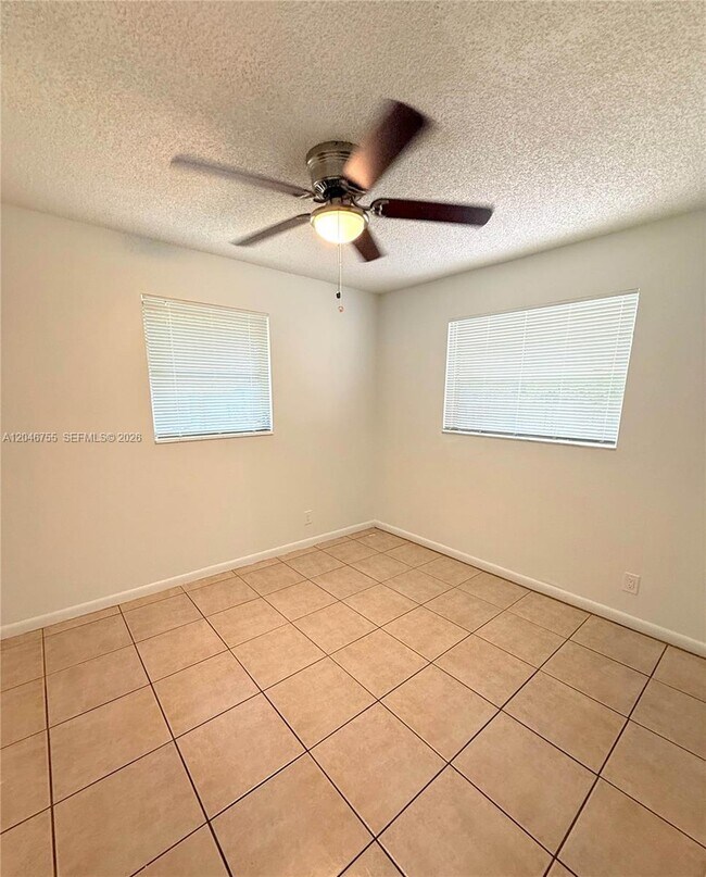 Building Photo - 12096 Dolphin Dr