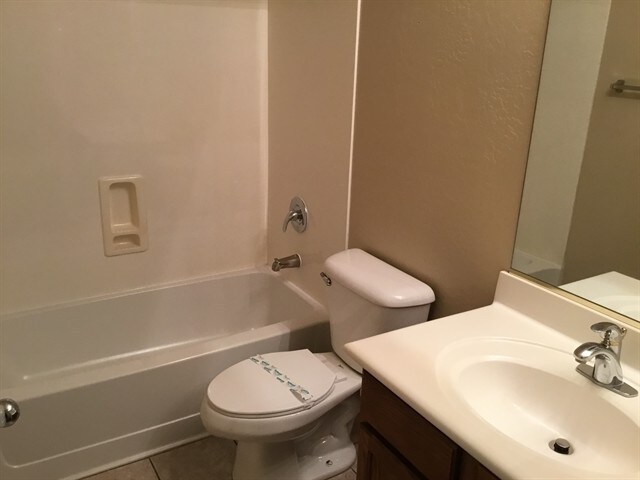 Building Photo - 110 W Diamond Trl