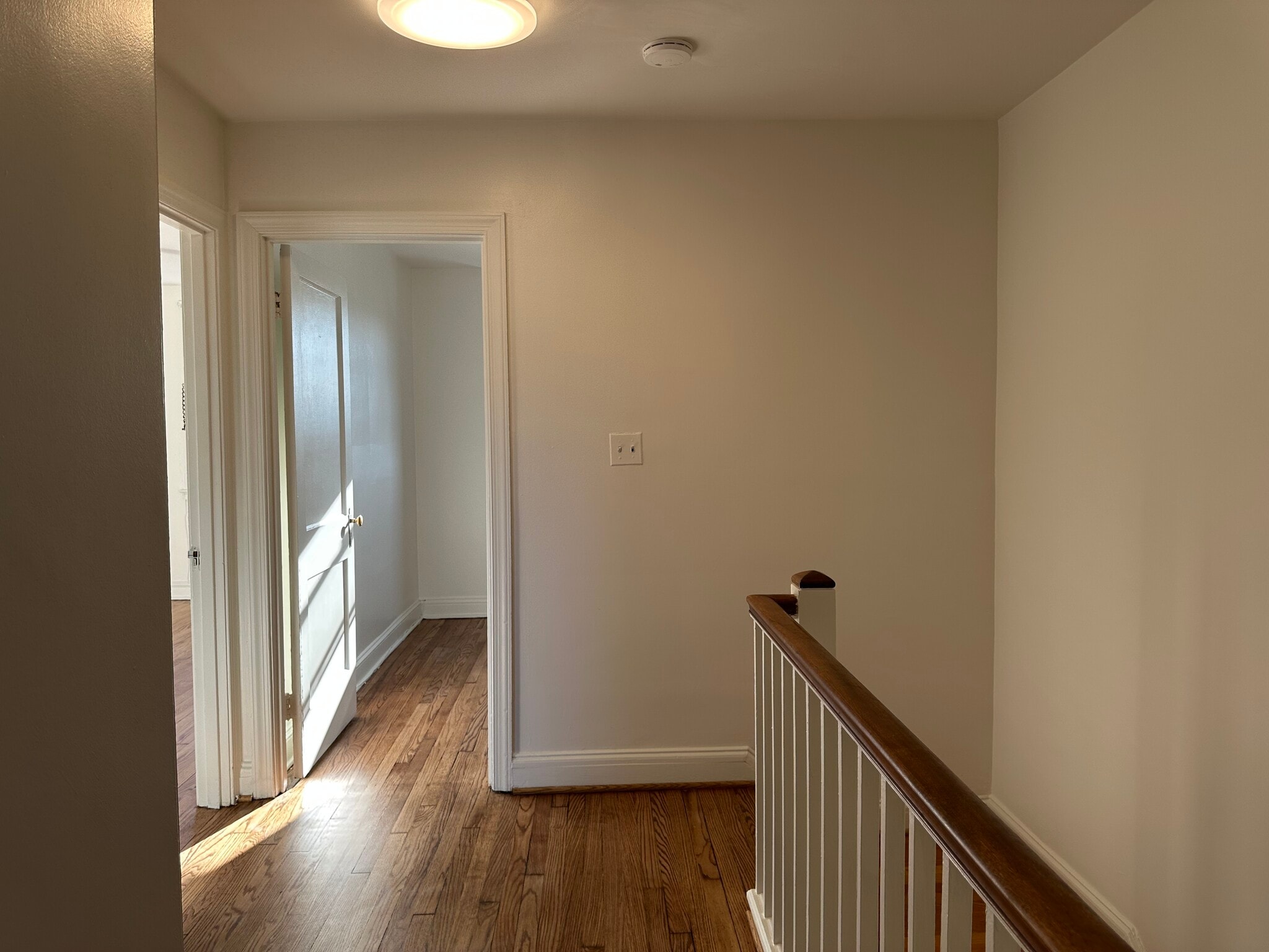 Upstairs Hallway. - 3823 Crestlyn Rd