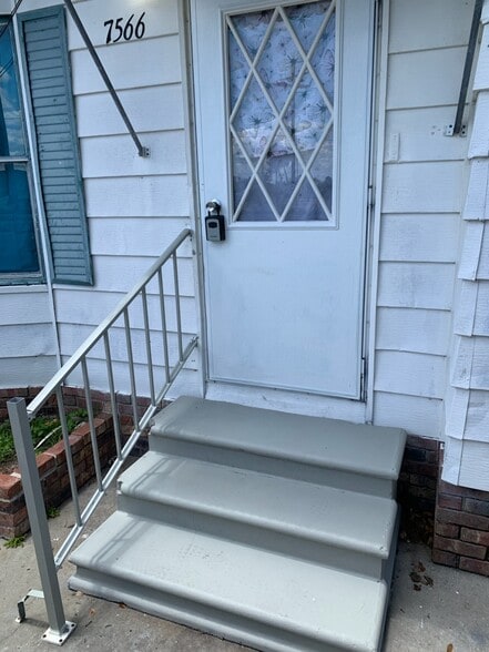 Building Photo - 7566 Peyraud Dr