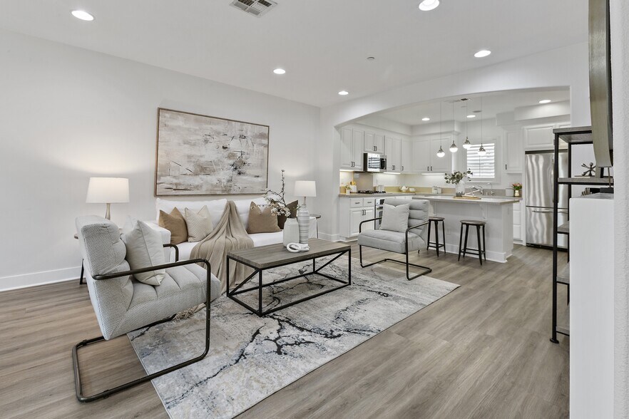 Primary Photo - 44 Muller Pl