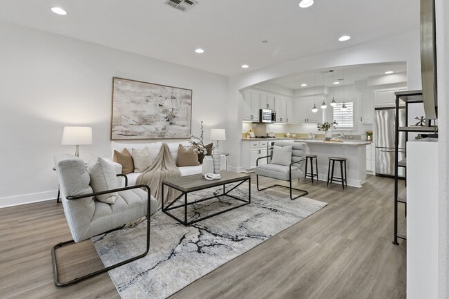 Building Photo - 44 Muller Pl