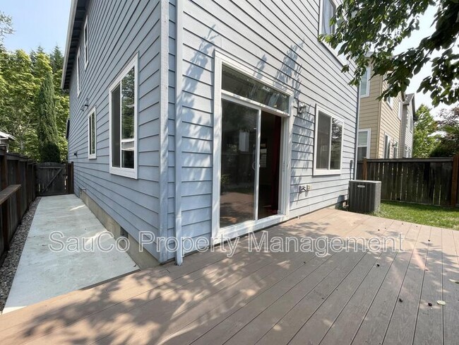 Building Photo - 321 NE 66th Ave