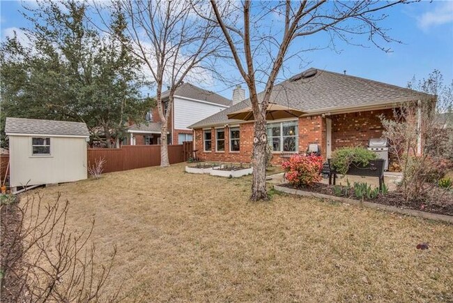Building Photo - Darling 1 story 3 Bedroom home 2 car garage