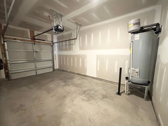 Building Photo - ABSOLUTELY BEAUTIFUL BRAND-NEW BUILD TOWNHOME