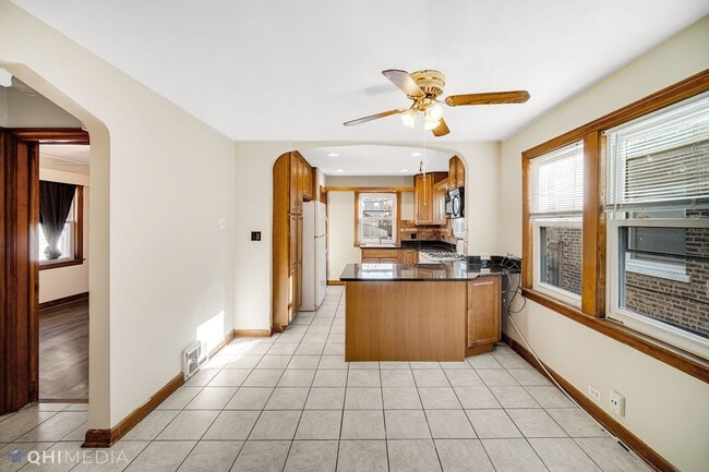 Building Photo - 3 Bed 2 Bath is West Elsdon neighborhood o...