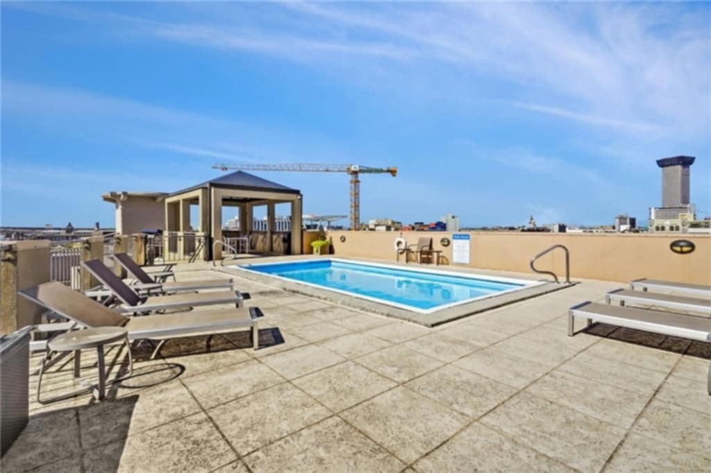 ROOFTOP POOL AND CABANAS OPEN 24/7 - 333 Julia St