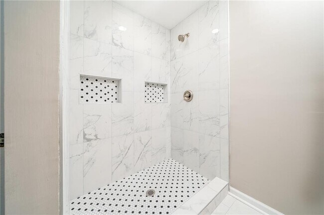 Building Photo - 665 S Eugenia Pl NW