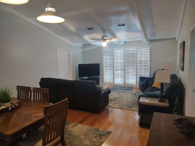 Building Photo - 997 Spinnaker Ct
