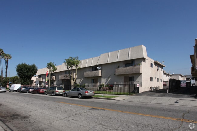 Building Photo - Pebble Creek