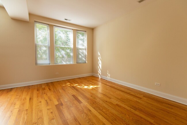 Building Photo - 2222 W Belden Ave