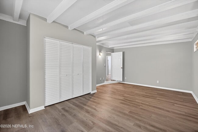 Building Photo - 6955 Miss Muffet Ln S