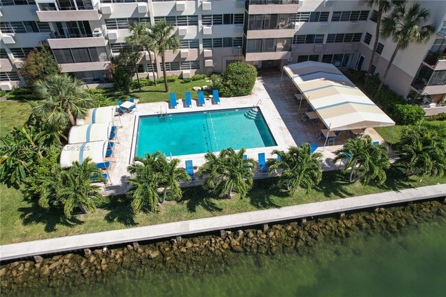 Building Photo - 220 Kings Point Dr