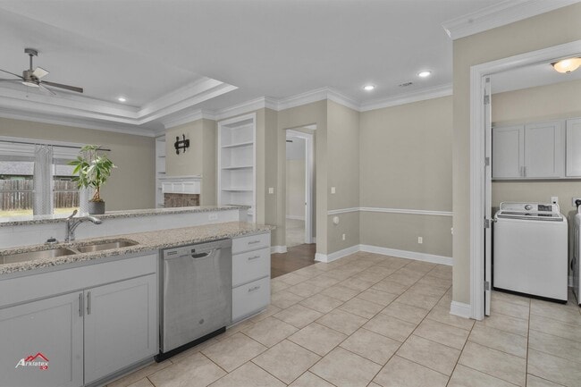Building Photo - 608 Labarre Ln