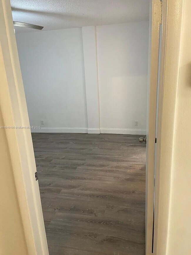 Building Photo - 1333 E Hallandale Beach Blvd