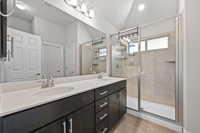 Building Photo - 1805 Morts Pl