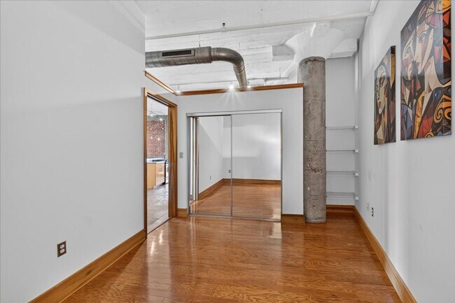 Building Photo - 1627 Locust St