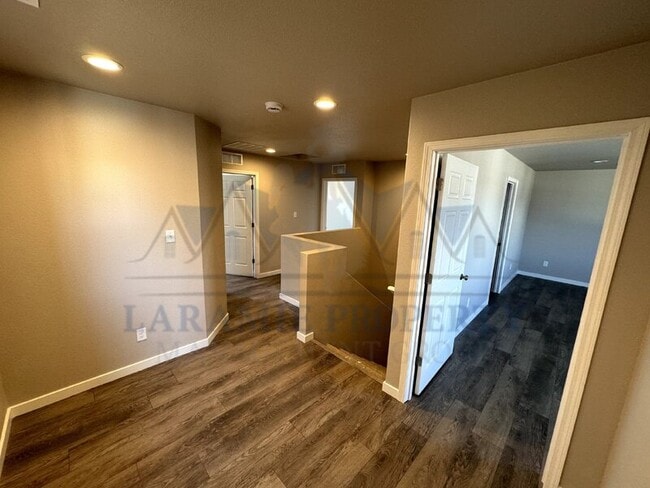 Building Photo - 4521 E Bobolink Ln