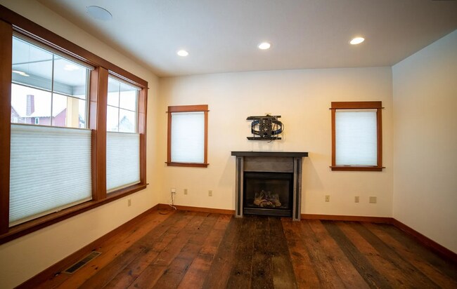 Building Photo - Gorgeous Single Family Home for Rent in Va...