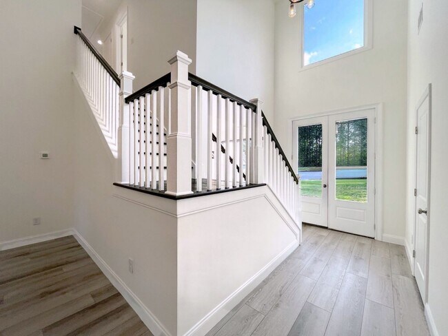 Building Photo - Newer Construction Farmhouse Style Home!