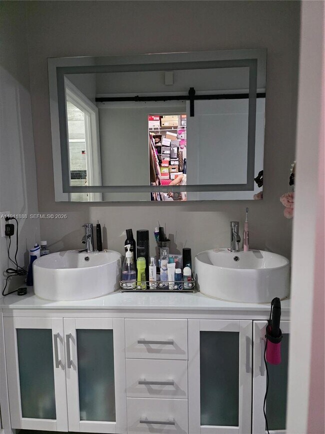 Building Photo - 4972 SW 127th Ave