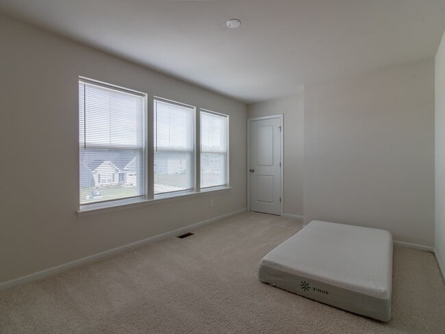 Building Photo - YEAR-ROUND RENTAL- UNFURNISHED - SINGLE FAMILY - GEORGETWON