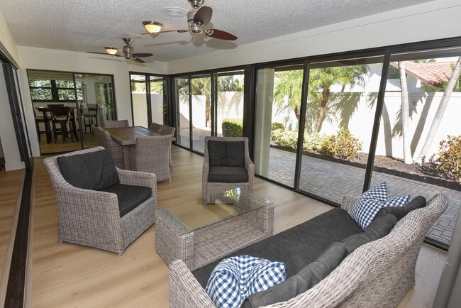 Building Photo - 1469 Vía Privada