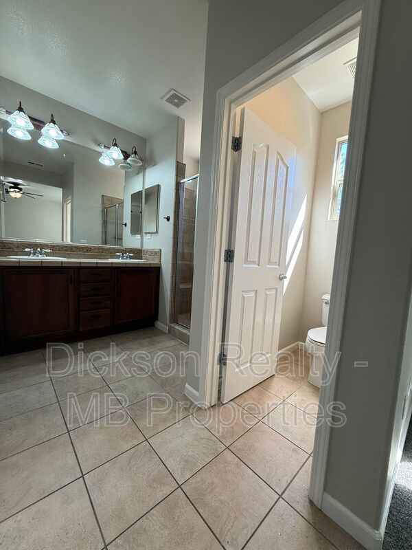 Building Photo - 475 Dartmoor Ct