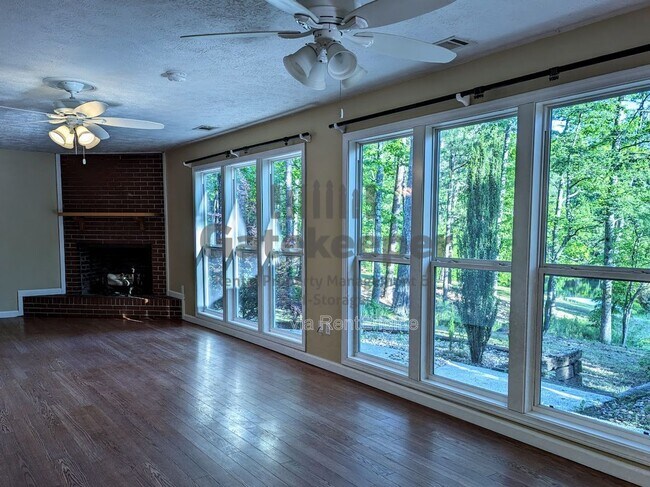 Building Photo - 1096 Boone Rd