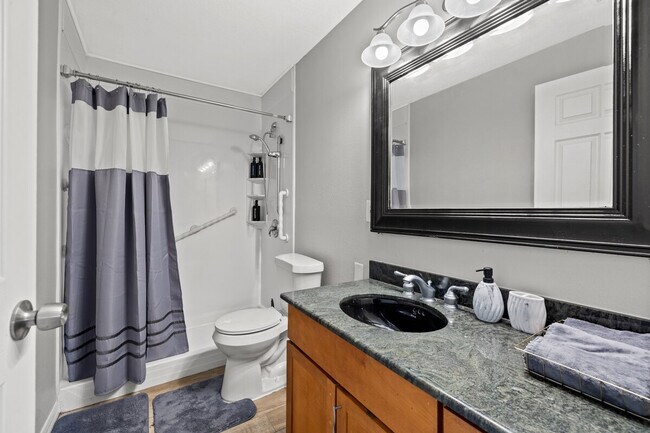 Building Photo - 4219 E Henry Ave