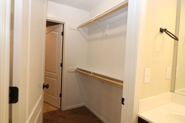 Building Photo - Town house in Kansas City, KS