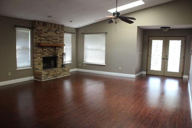 Building Photo - 3 bed 2 bath Home in Port Orange