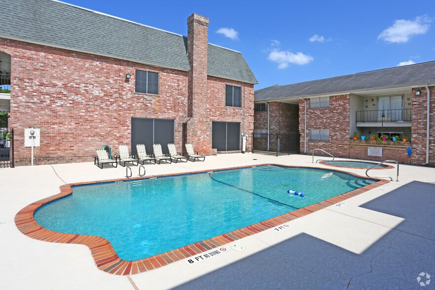 Belmont Place/La Fontaine 10501 Holly Springs Dr Houston TX 77042