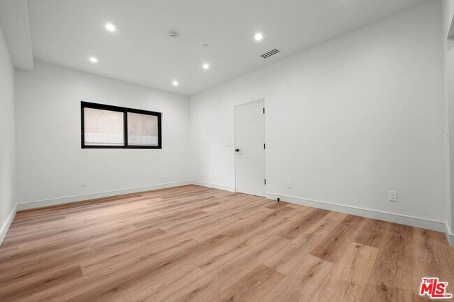 Building Photo - 1920 S Sherbourne Dr