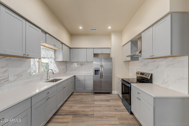 Building Photo - 1908 E Harvard St