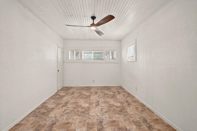 Building Photo - 231 Cicero Ave