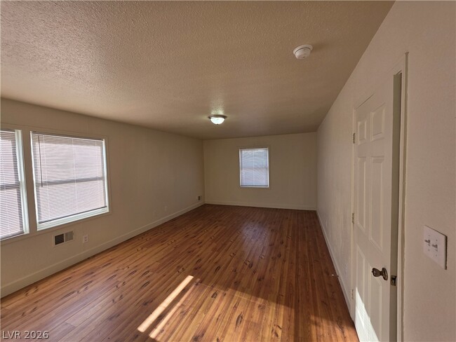 Building Photo - 1590 Mustang Dr