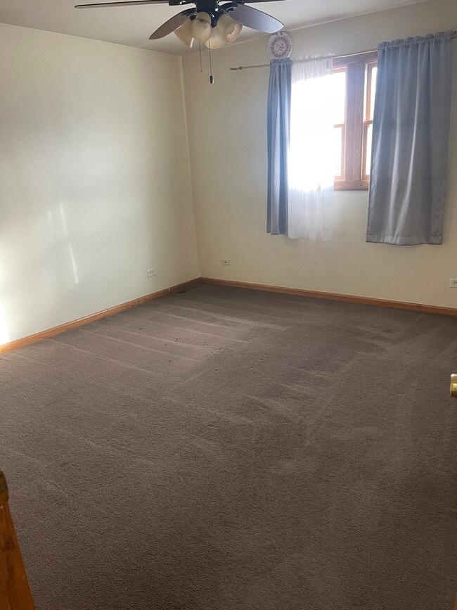 Building Photo - 9136 S Oketo Ave